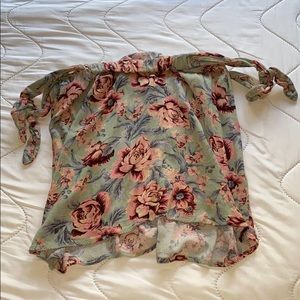 AE Floral off the shoulder Shirt!!
